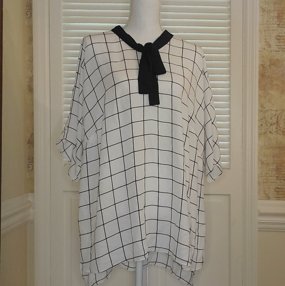Vince Camuto Tops - Vince Camuto black white bow blouse 3X